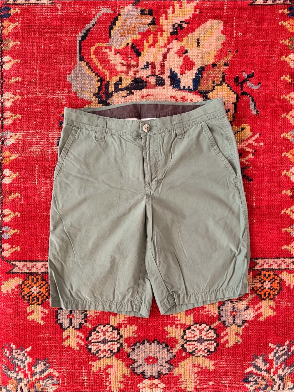 Columbia Men's Flat-Front Shorts in Olive